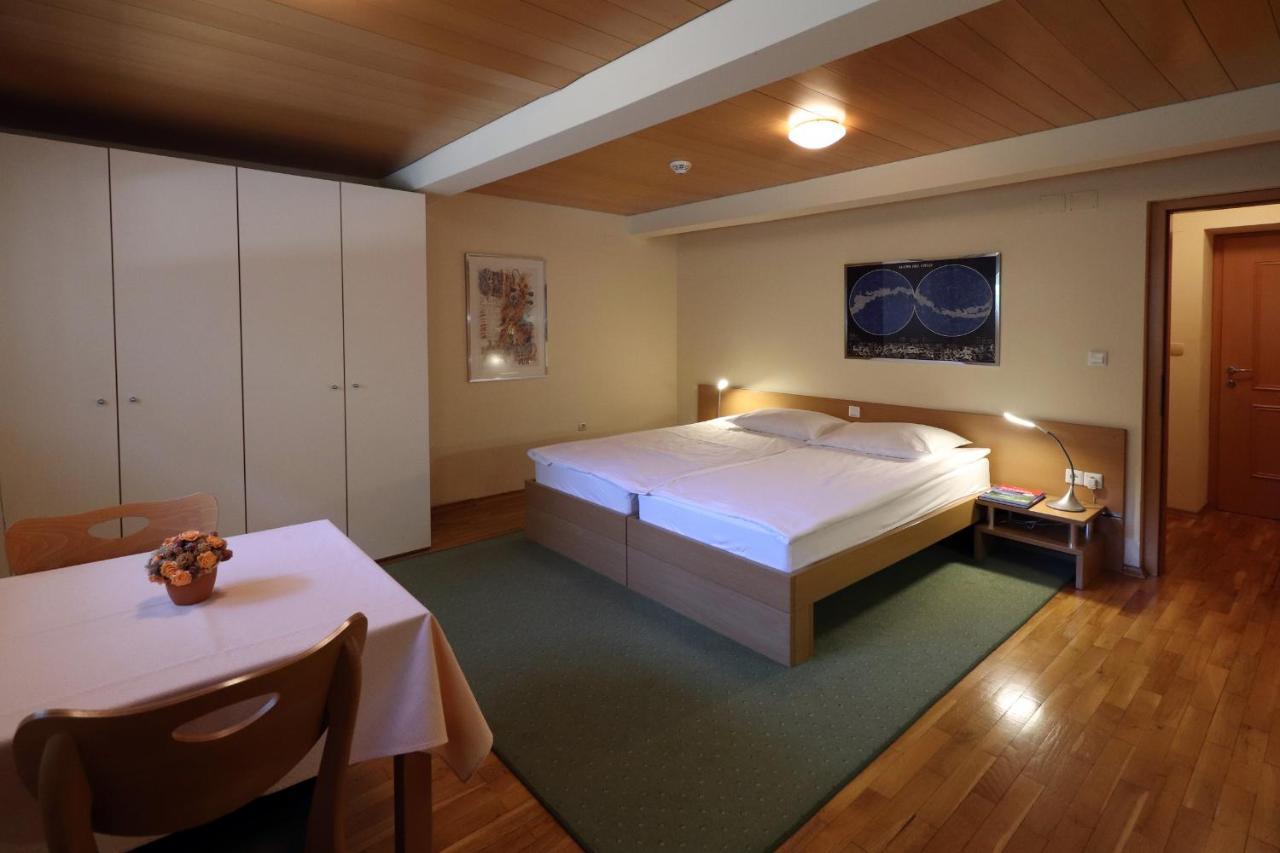 Apartments Villa Boltez Kranj Eksteriør bilde