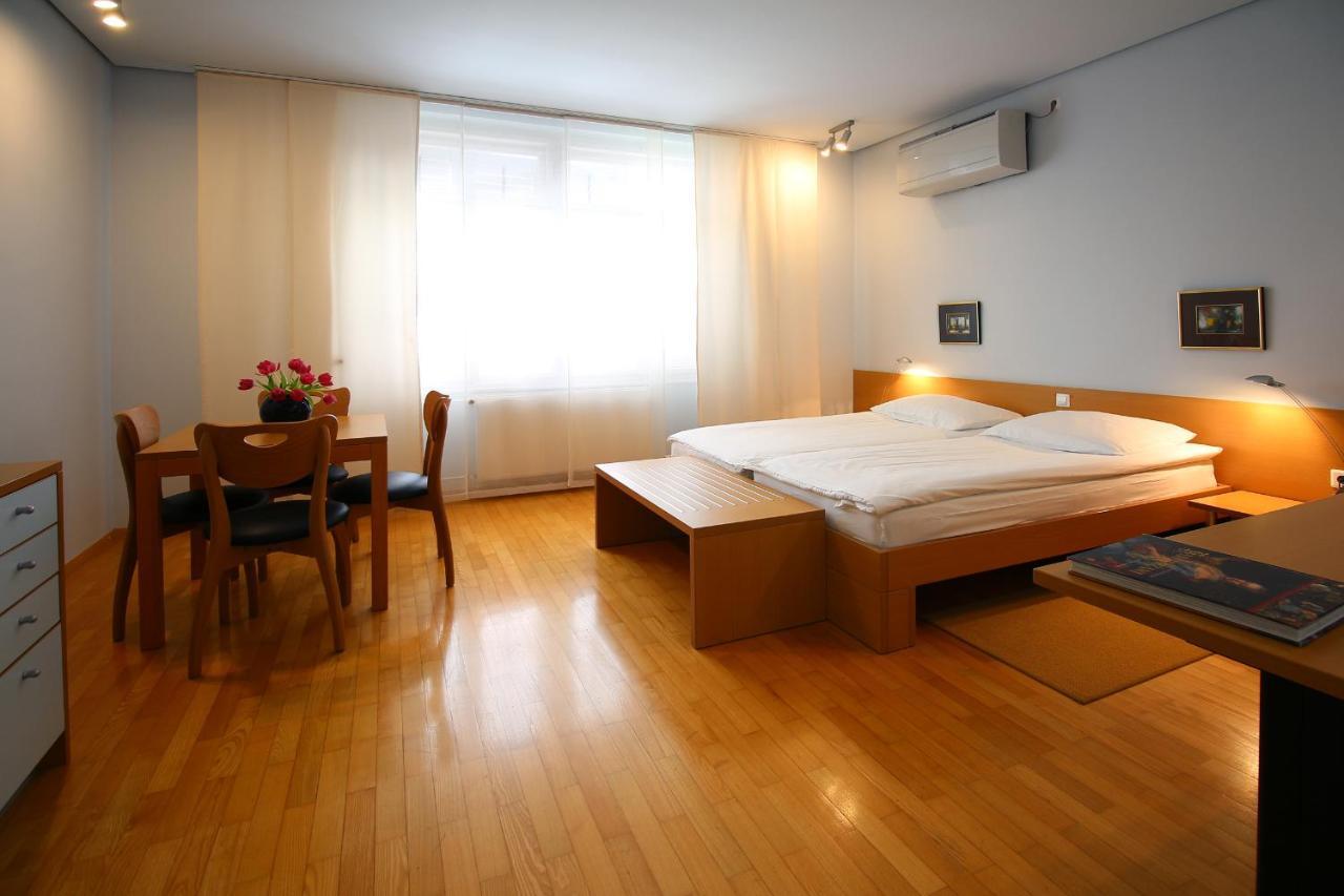 Apartments Villa Boltez Kranj Eksteriør bilde