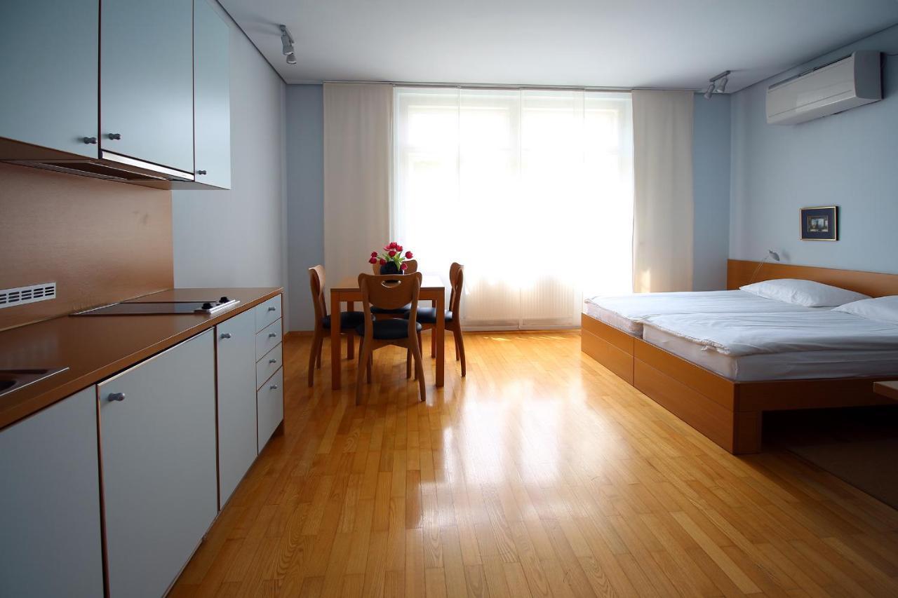 Apartments Villa Boltez Kranj Eksteriør bilde